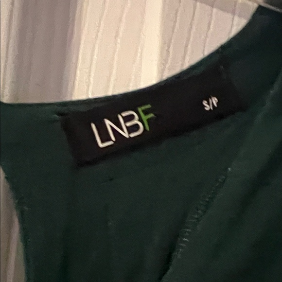 Elegant Green Midi Dress - Picture 2 of 4